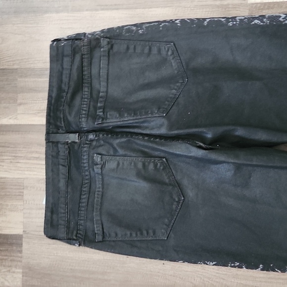 Nydj Size 4P Inseam 27' Black Leather/Snakeskin Look - Picture 7 of 7